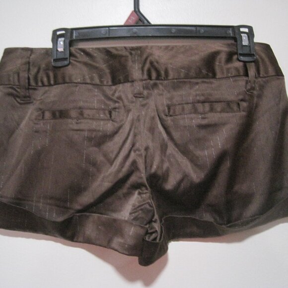 Charlotte Russe Women's Brown Hot Pants Shorts Cuffed Y2K Cottage Core Size 9 - Picture 4 of 6